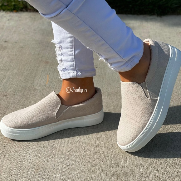 Stone Cobra Scale texture slip on sneakers - Picture 8 of 11